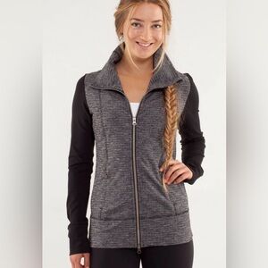 Lululemon Daily Yoga Jacket
Size 4